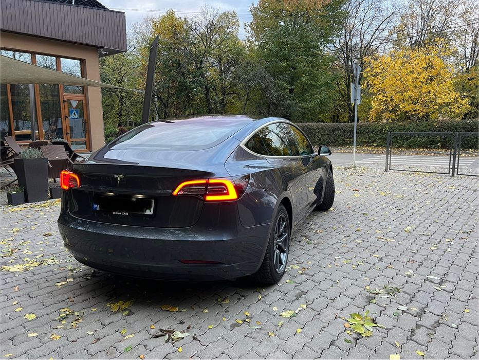 Tesla Model 3 Mid Range 2019