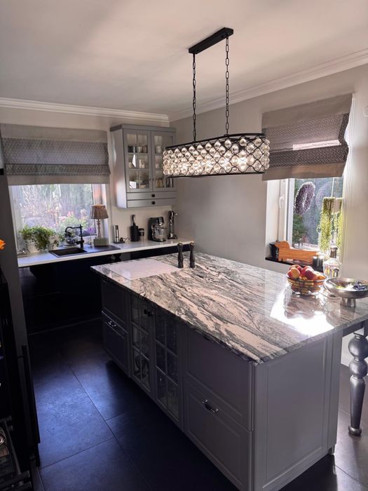 Wyspa kuchenna z granitowym blatem