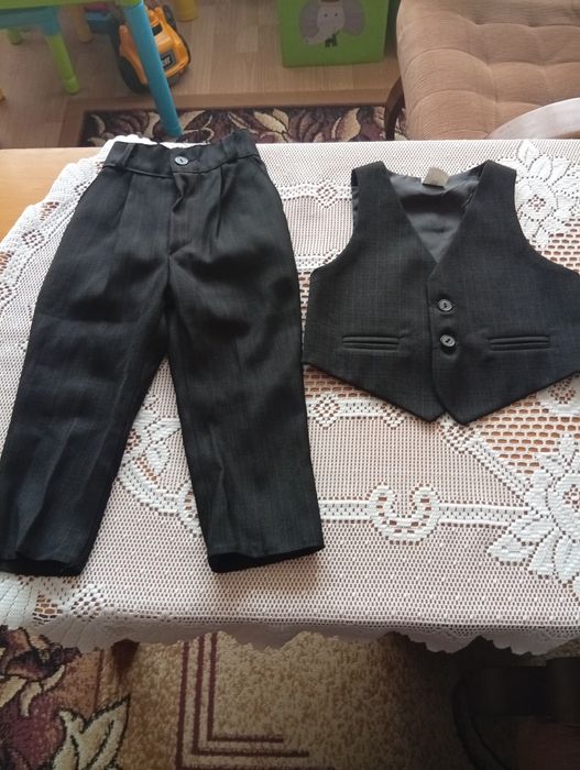 Spodnie i kamizelka na 86 cm.