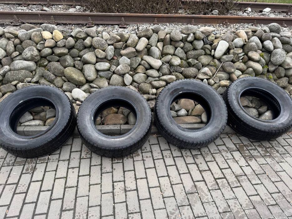 Продам комплект зимової гуми 265/65R17 Nexen у дуже гарному стані