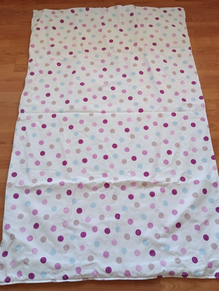 Decoração têxtil para quarto bebé menina
