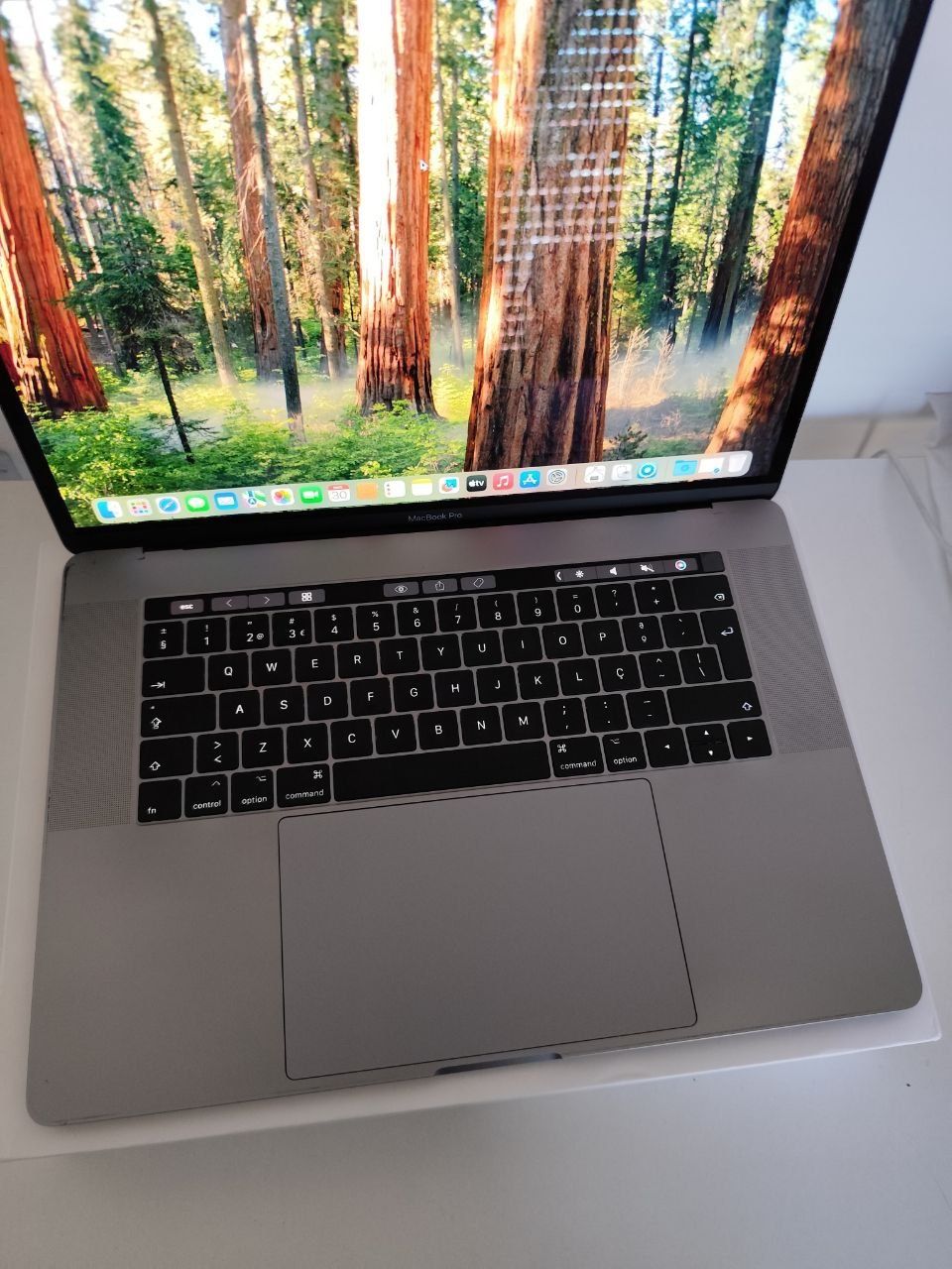 MacBook Pro 15 TouchBar 2017
Com o último macOS 15 Sequoia
Proce