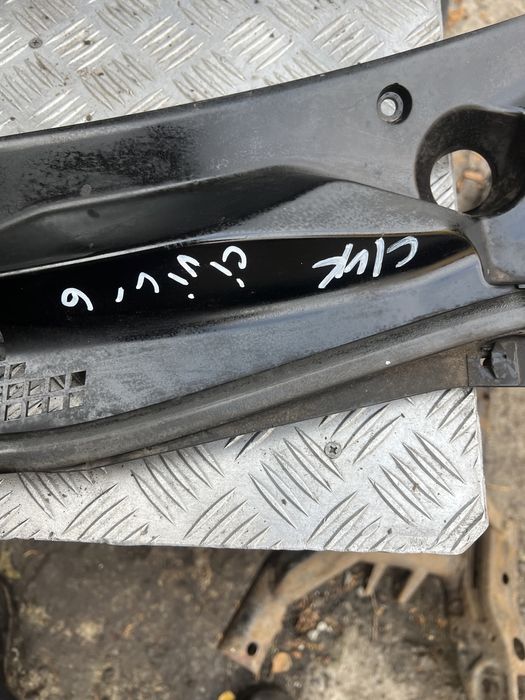 Жабо пластик под лобовое сивик 98год honda civic