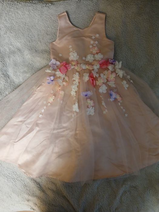 Шикарна якісна сукня на вашу принцесу.