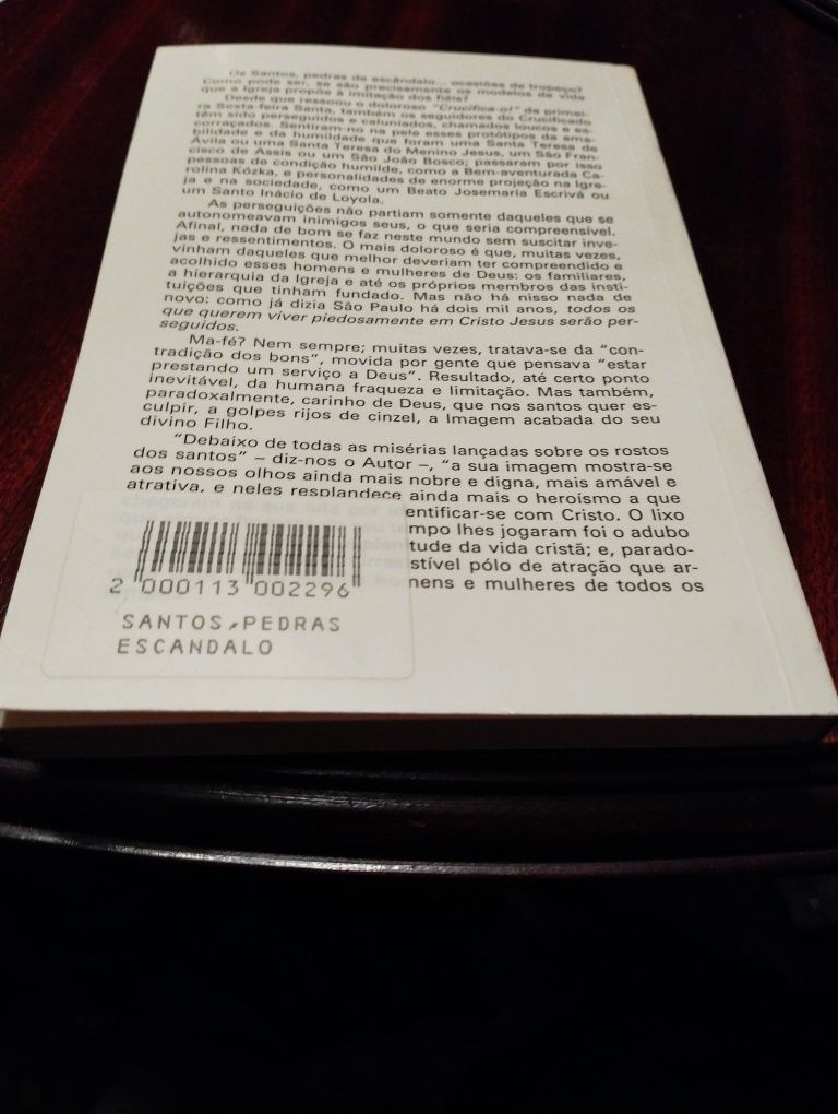Livro "Os Santos, pedras de escândalo"
