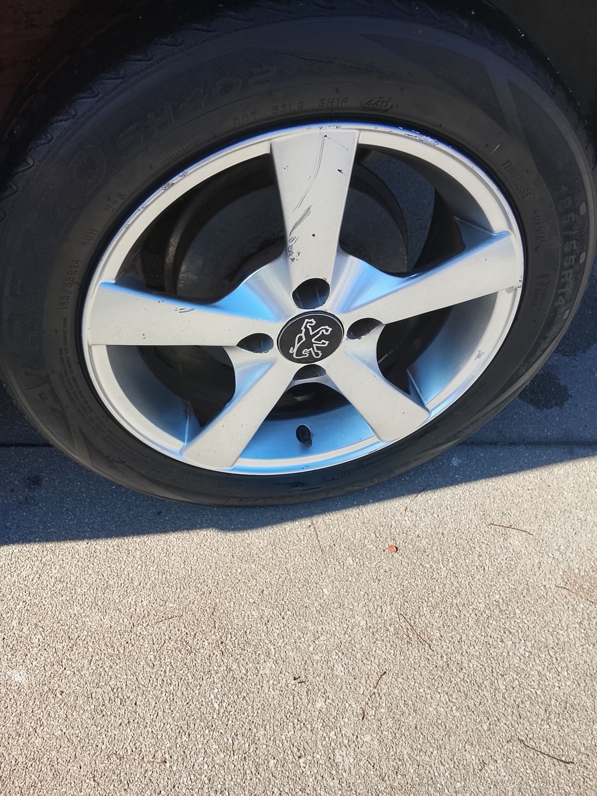 Peugeot 206 1.1 com 260 muito bom