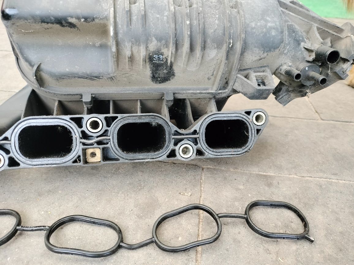 Kolektor ssący toyota corolla e12 1.6 vvti