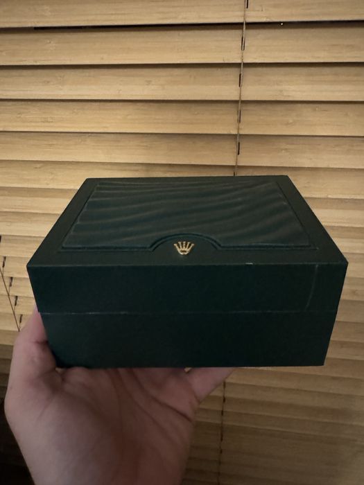 Używane Etui od zegarka, nosi ślady użytkowania