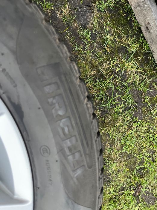 Шини.  215/60/16