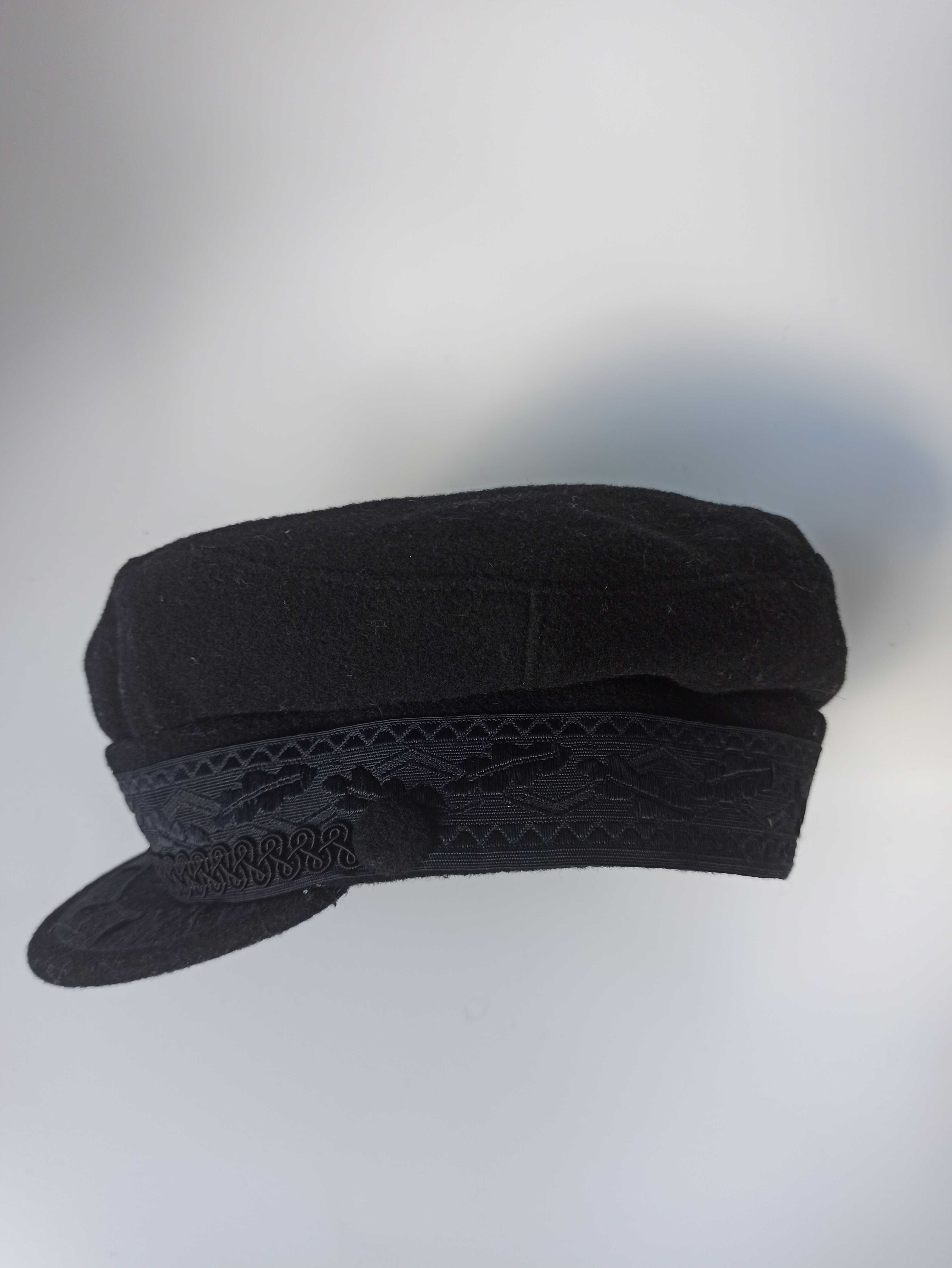 Wełniana czapka z daszkiem 58