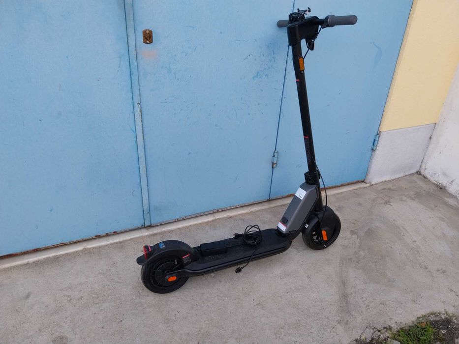 Trotinete elétrica pouco uso com carregador original