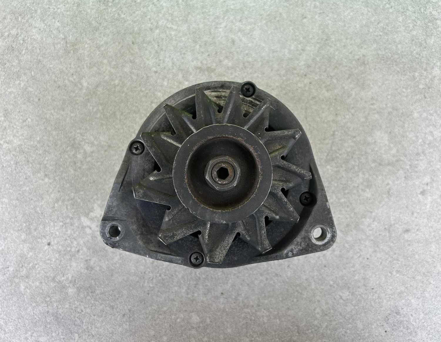 Генератор Audi 100 C4. 80 B4 - 2.3L