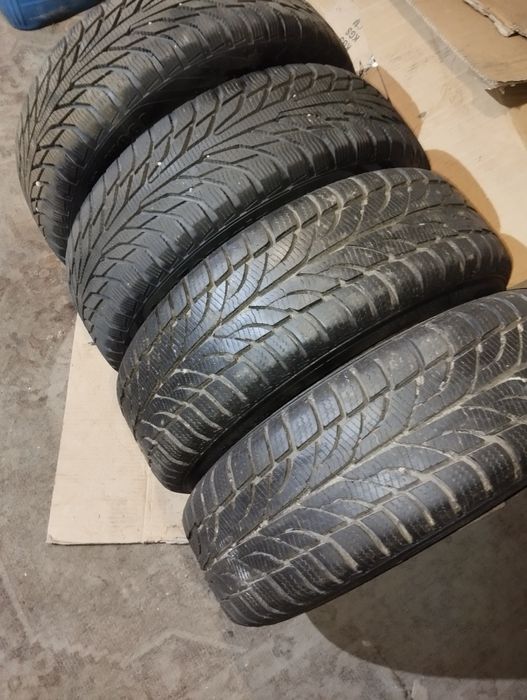 Продам зимові шини на дисках.