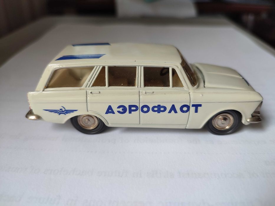 Продам модель машинки 1:43  70-х годов москвич 427, 403