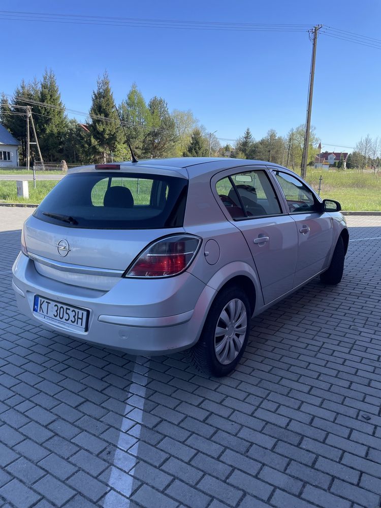 Opel Astra III H 1.6 115 kM Benzyna EcoTec 2011 rok Salon Polska