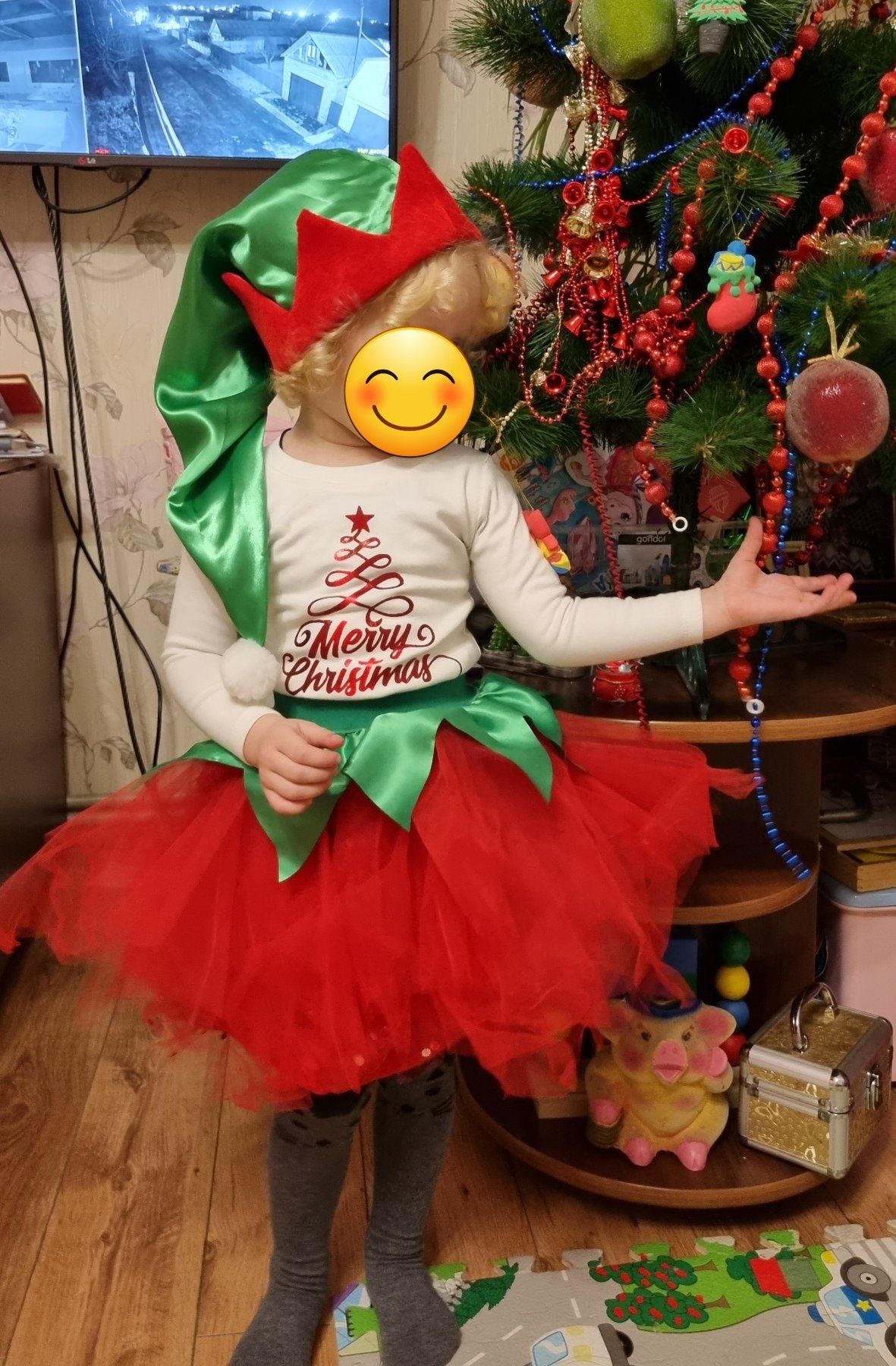 Новорічний карнавальний костюм помічниці санти.