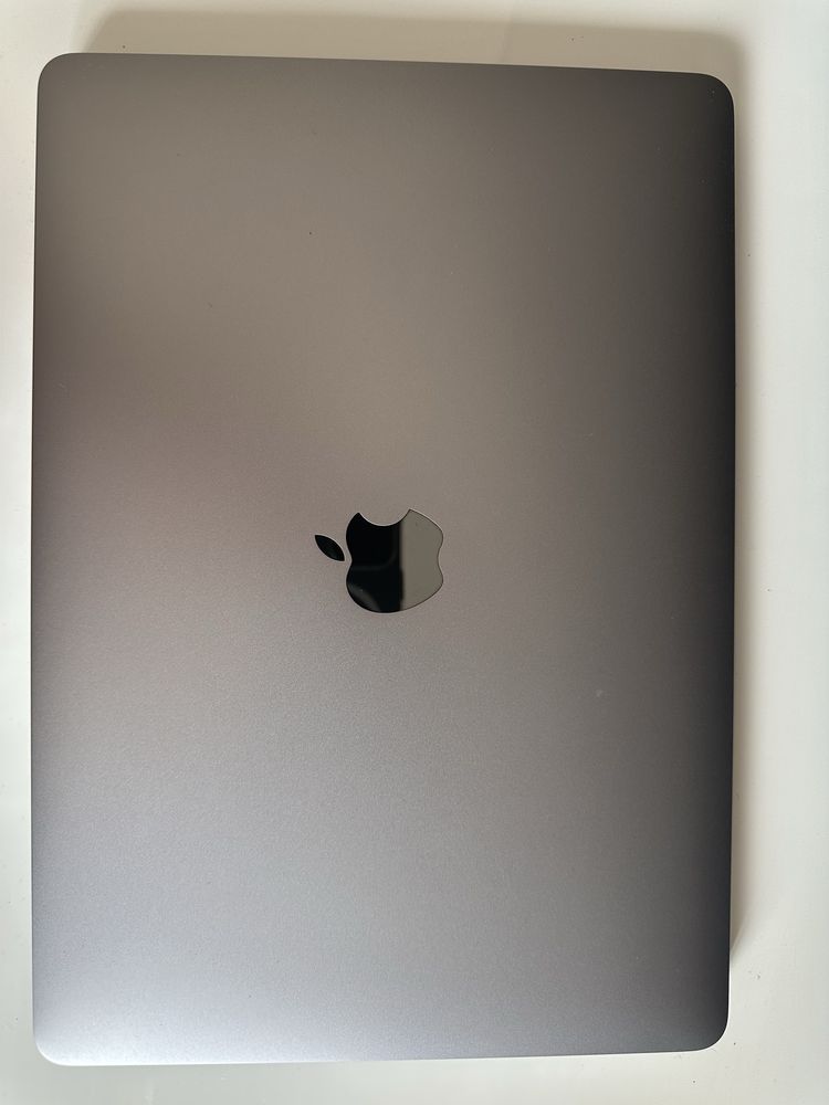 Macbook pro 13 M2 2022 8gb ram