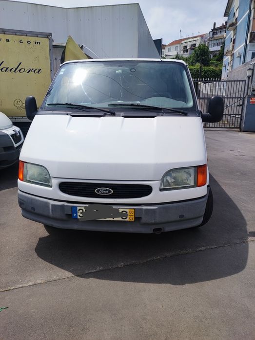 Carrinha Ford Transit ano 2000, adaptada a
campervan | 7 Lugares