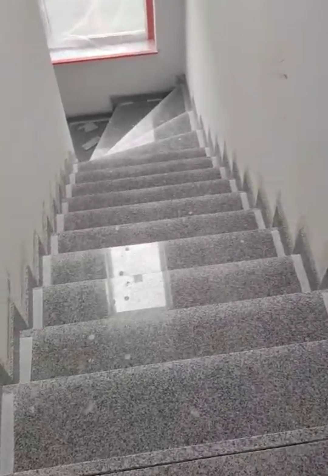 Nagrobki granitowe i Parapety
