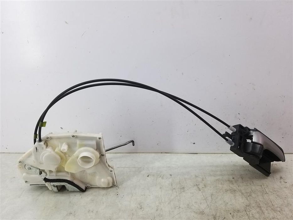 Zamek drzwi przód prawy Suzuki Splash 5 D R 2008-2014 82201-51K50 7 PIN