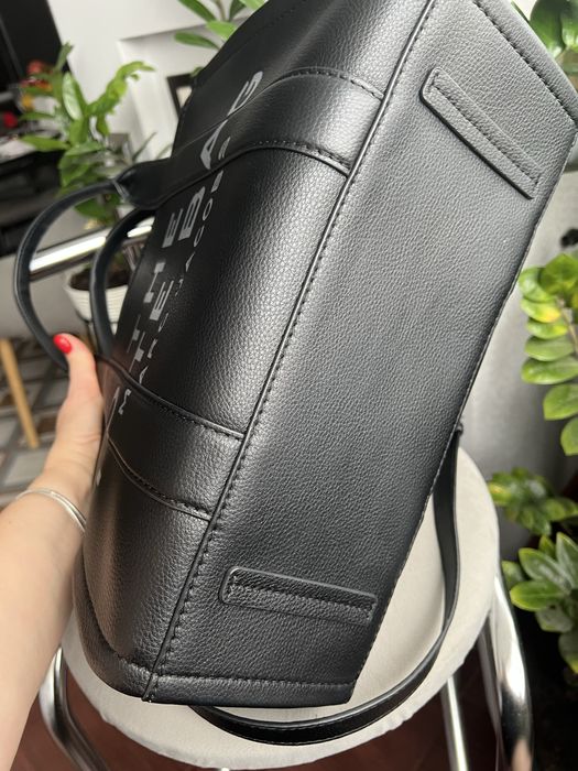 Сумка шкіряна  від Marc Jacobs.
