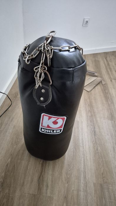 Vendo suporte e o saco de boxe