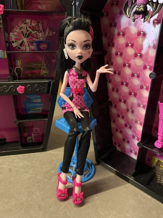 Монстер Хай Дракулаура з шафою Дракулокер