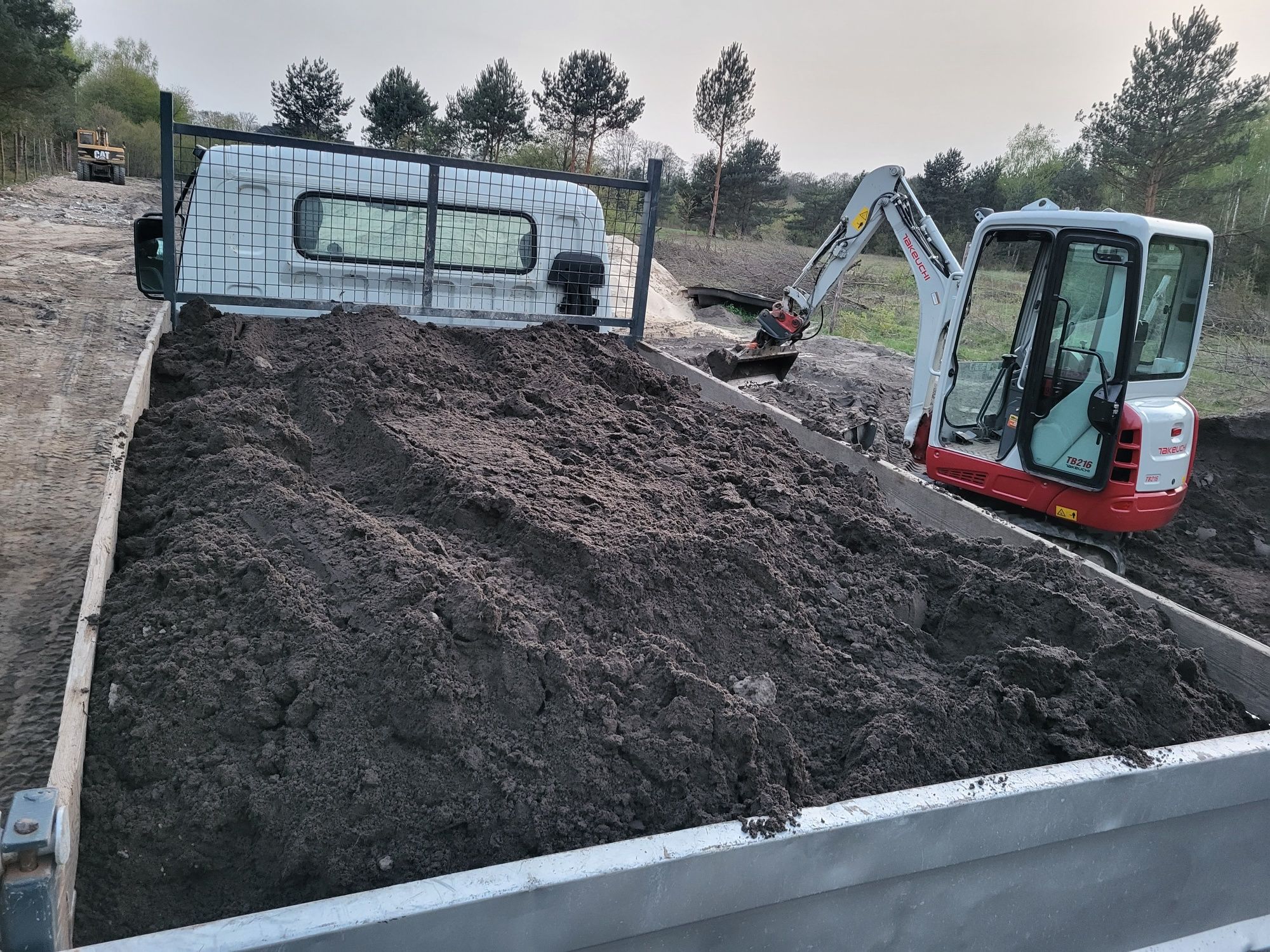 Ziemia ogrodowa, piasek, kruszywo,  tłuczń, wywrotka czarnoziem Józefó