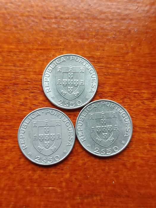 3 moedas de 25 tostões