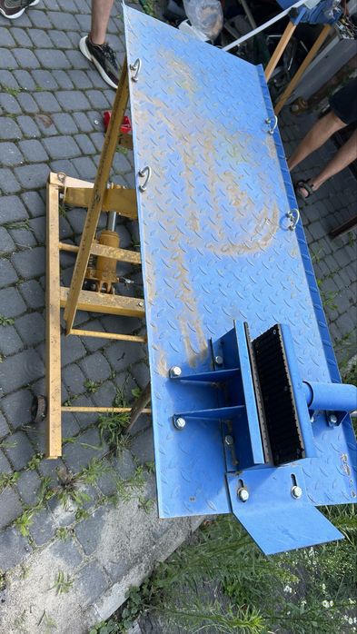 Рампа для складання мотоциклів