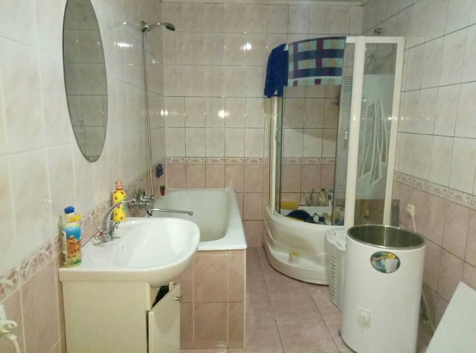 Здаеться  окрема кімната для 1 - 2 -х осіб, всі зручності,