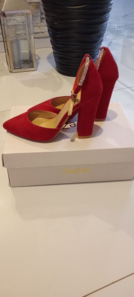 Czerwone buty damskie Dee Zee rozmiar 36 długość wkładki 23.5