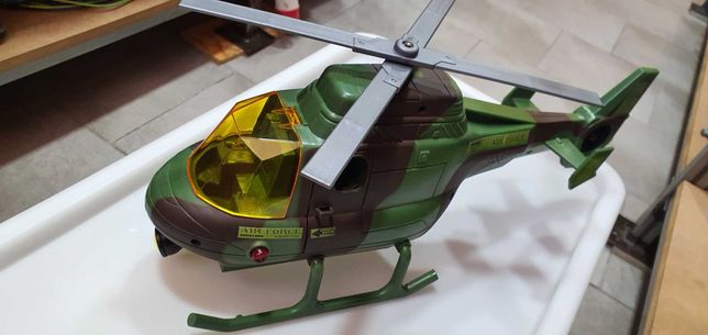 Helicóptero com guincho