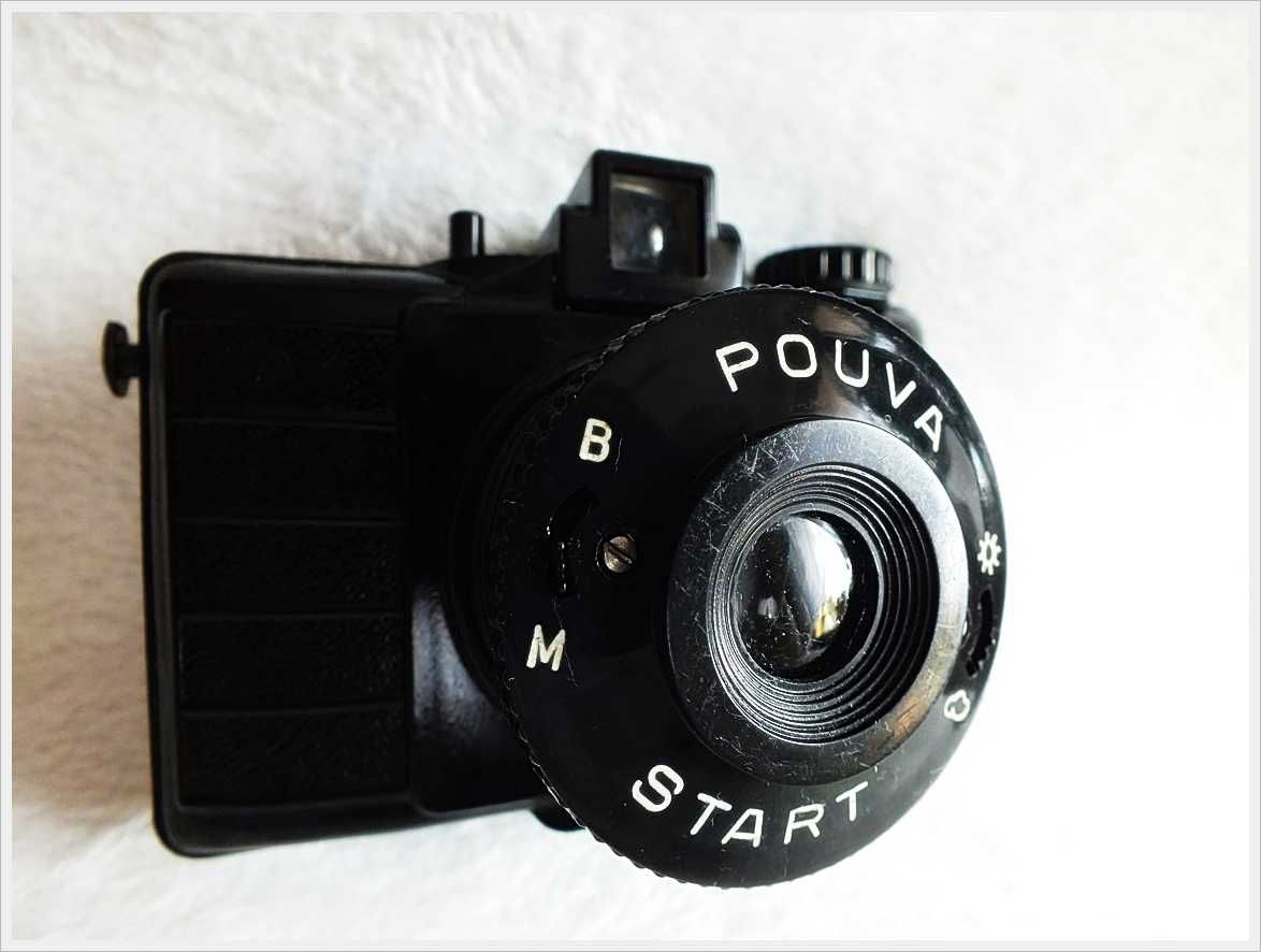 POUVA START Czarny aparat bakelitowy z lat 50-60-tych +Futerał