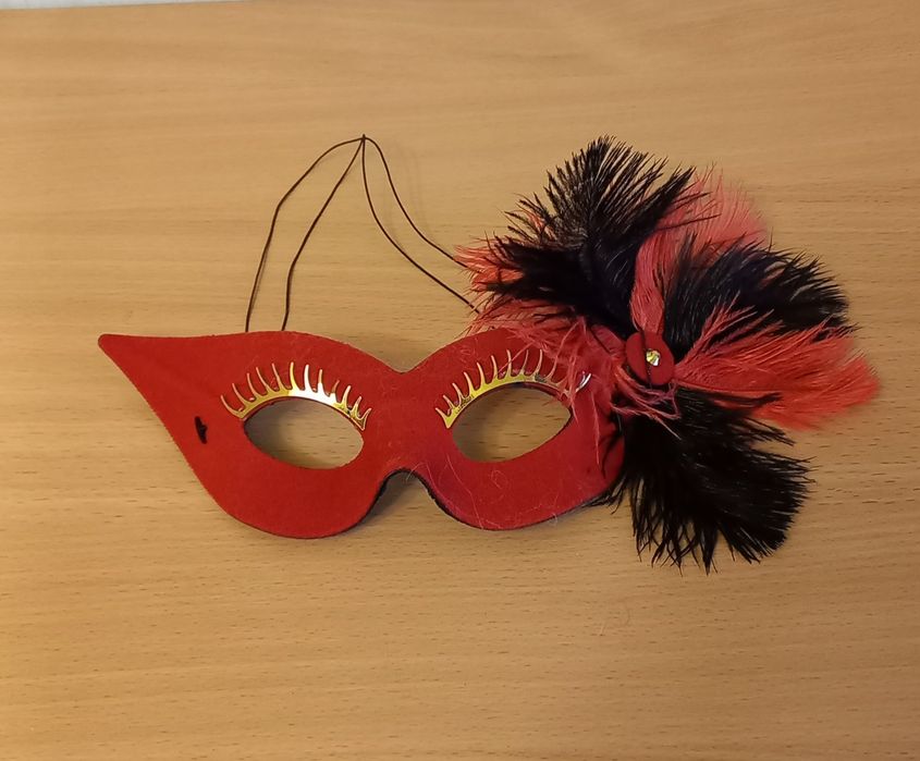 Маска карнавальная