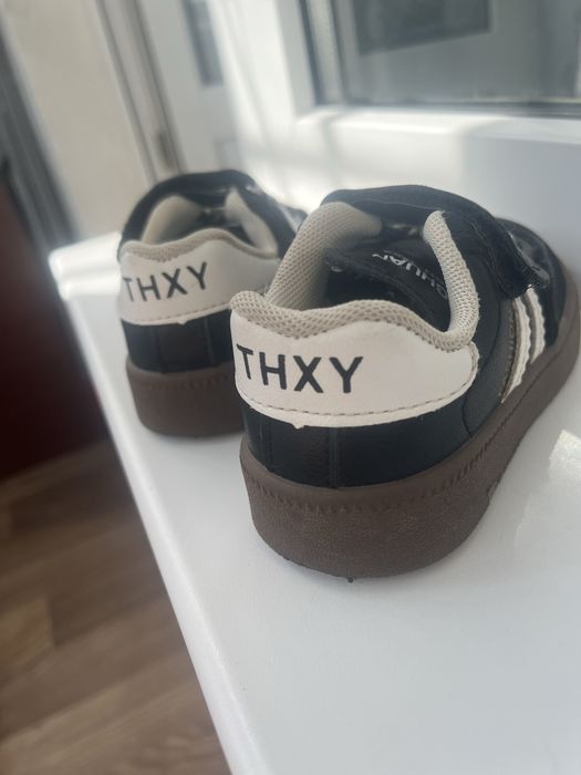 Дитячі кросівки