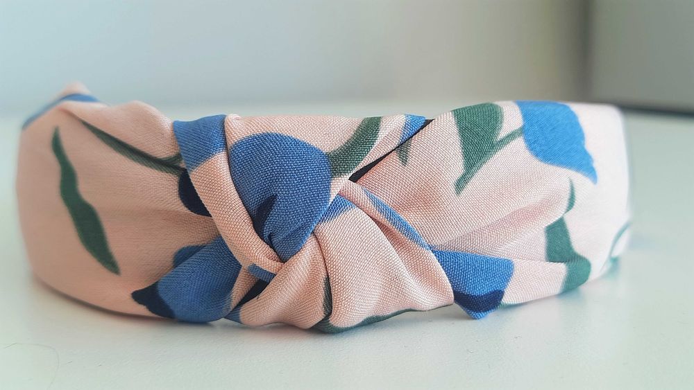 Opaska na głowę pudrowy róż w kwiaty pin up hand made
