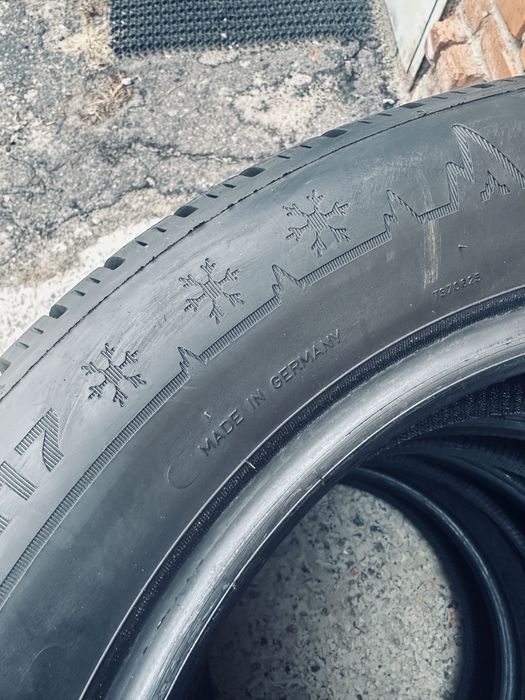 Шини Dunlop 215/60 R17