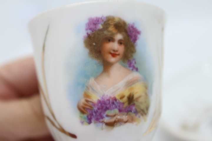 Chávena de Café Vista Alegre "Belle Époque" Dama Antiga 1881