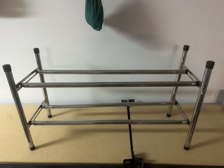 Półka  regulowana  na buty