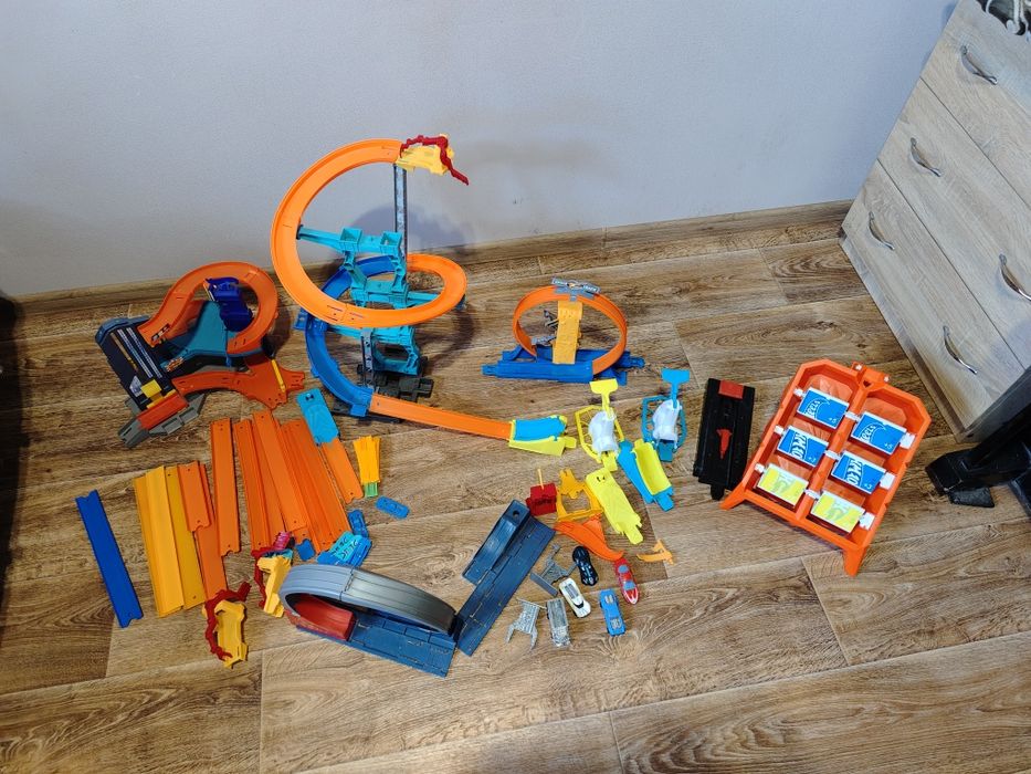 Великий набір трас Hot wheels Хотвілс
