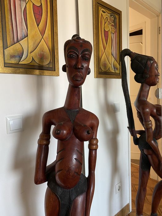 Estatueta em madeira africana