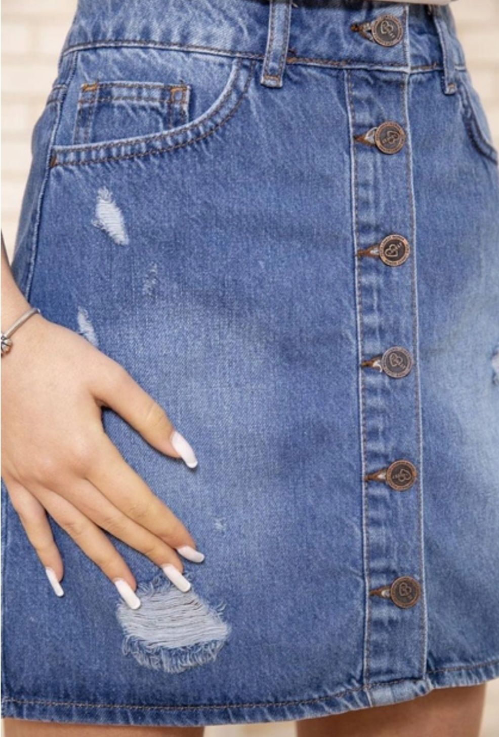 Блакитна джинсова спідниця з потертостями