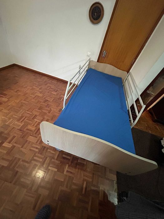 Cama articulada em excelente estado