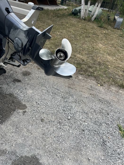 човен Tracker Pro Guide V-16 + двигун Yamaha F70