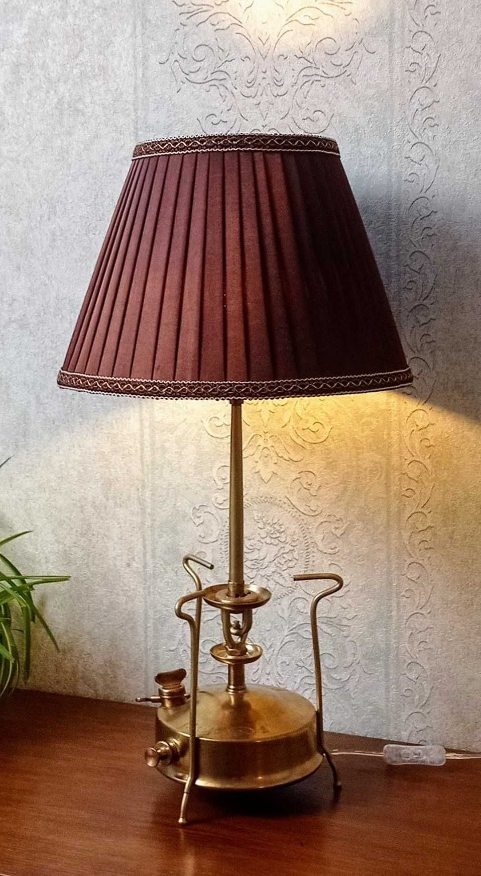 Настольная лампа, светильник.