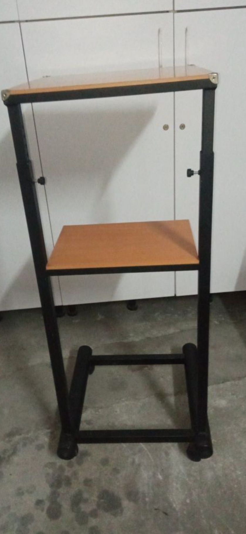 Carro metálico c/ rodízios Multifuncional