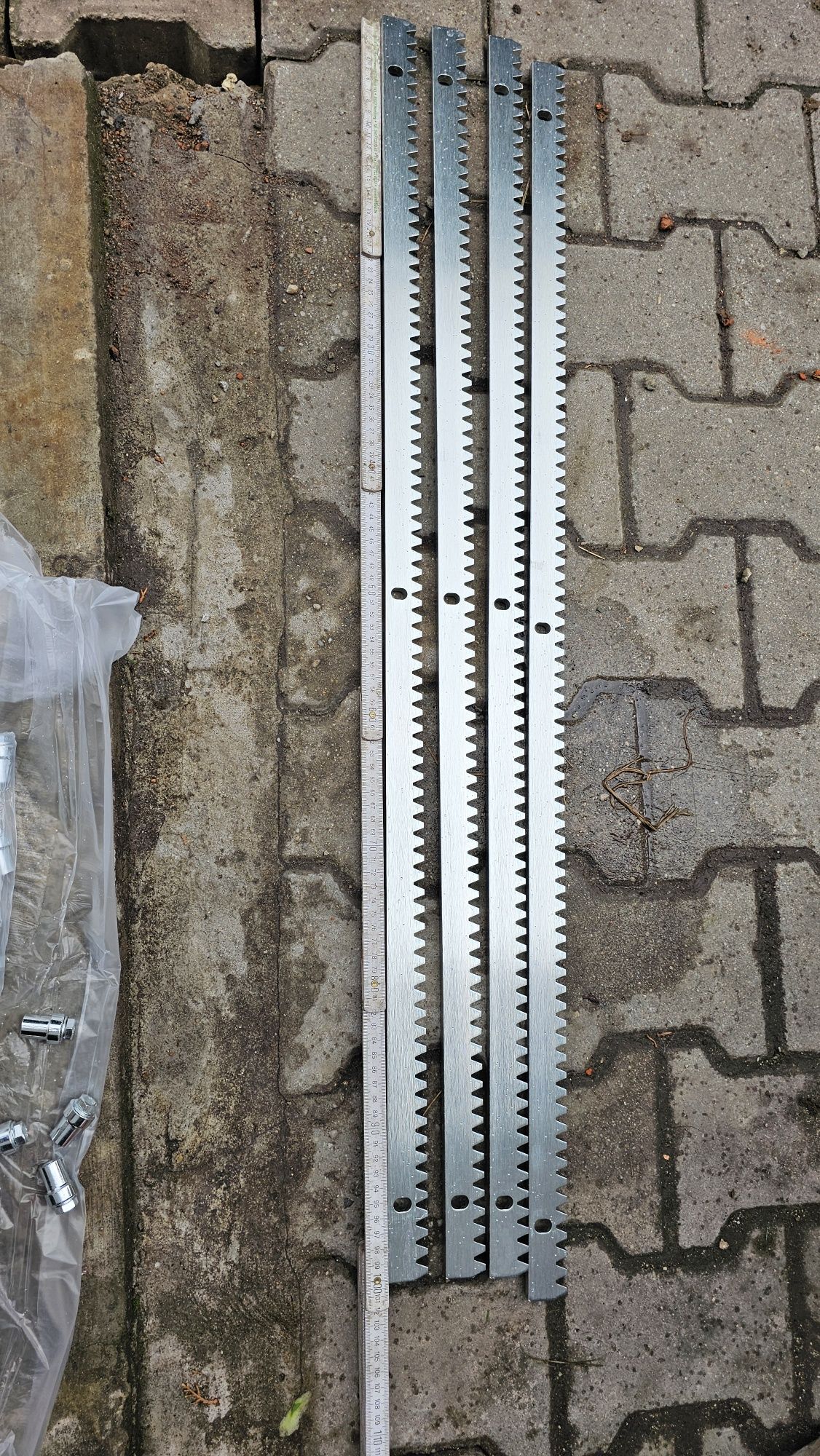 Nowe4x Listwa zębata 1005 x 30 x8 mm do napędu bramy przesuwnej+tuleje
