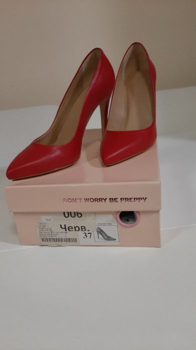 Елегантні шкіряні туфлі човники