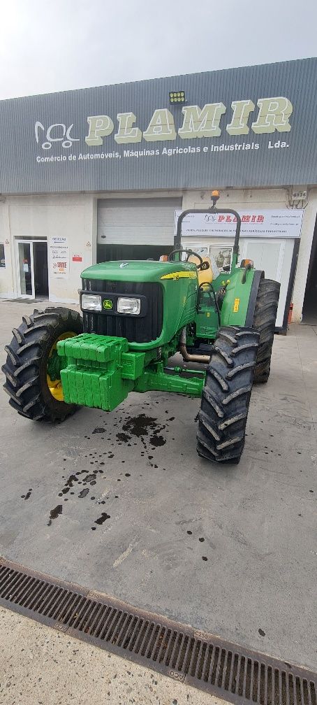 Trator JOHN DEERE 5515